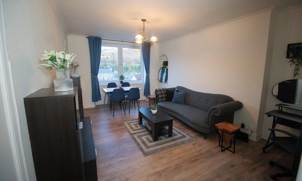 Galashiels House | Modern Terrace Flat with Small Games Room