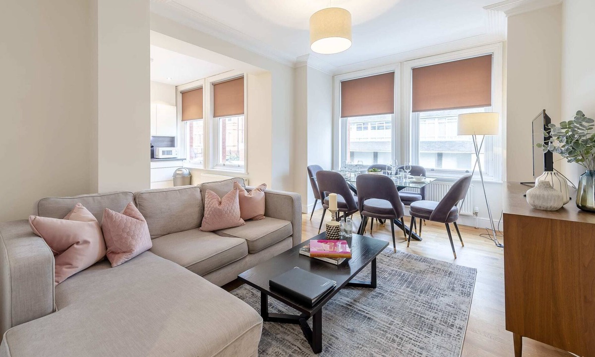 Ravenscourt Park Apartment | Modern Three Bedroom Apartment in Hammersmith