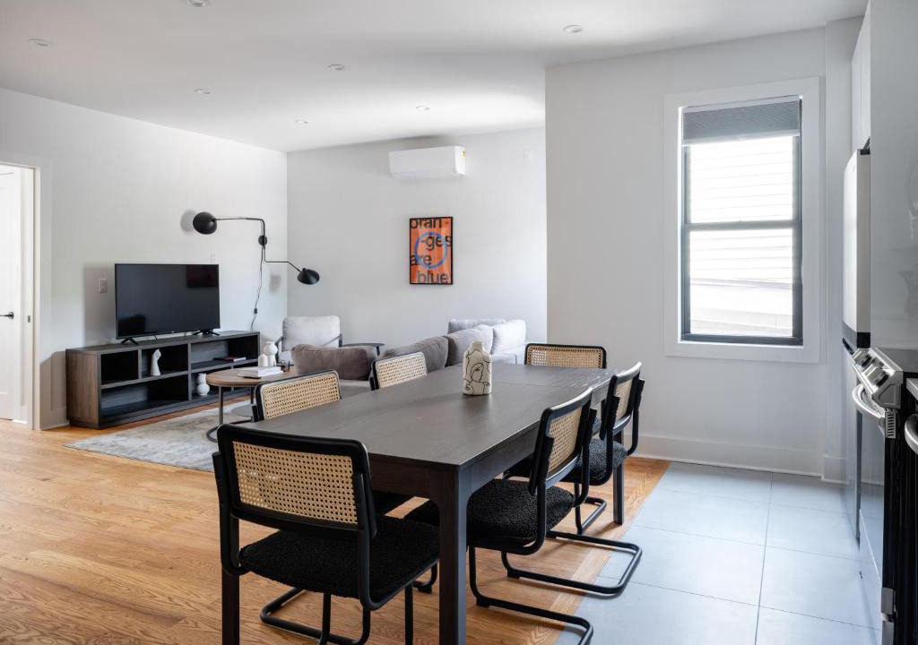 Greenpoint Apartment | Modern Three Bedroom Brooklyn Condo-Hotel