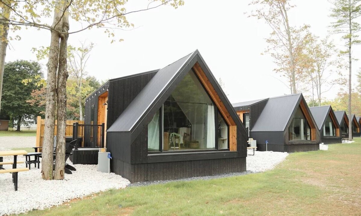 Milroy Cabin | Modern Tiny Home 29 w/Hot Tub!