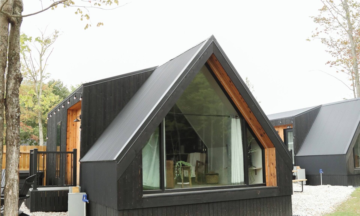 Milroy Cabin | Modern Tiny Home 32 w/Hot Tub!