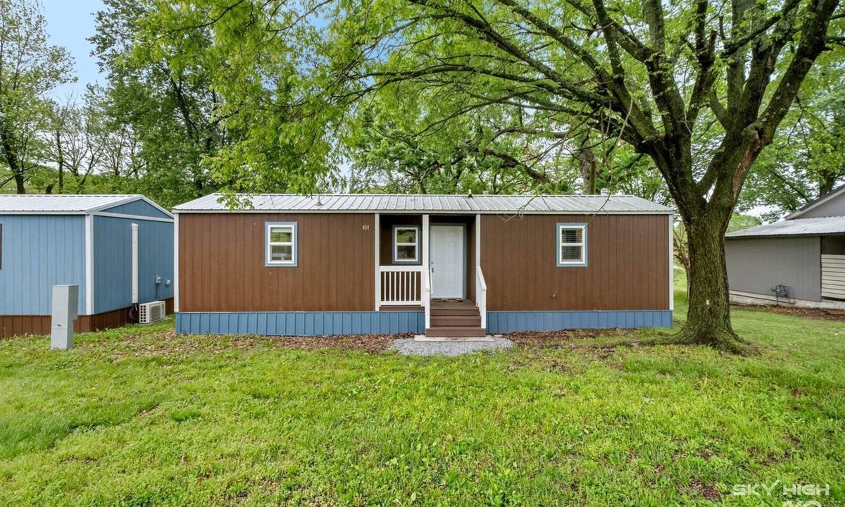 Decatur Cabin | Modern Tiny Home with Office Space near Crystal Lake and Downtown Decatur, Arkansas