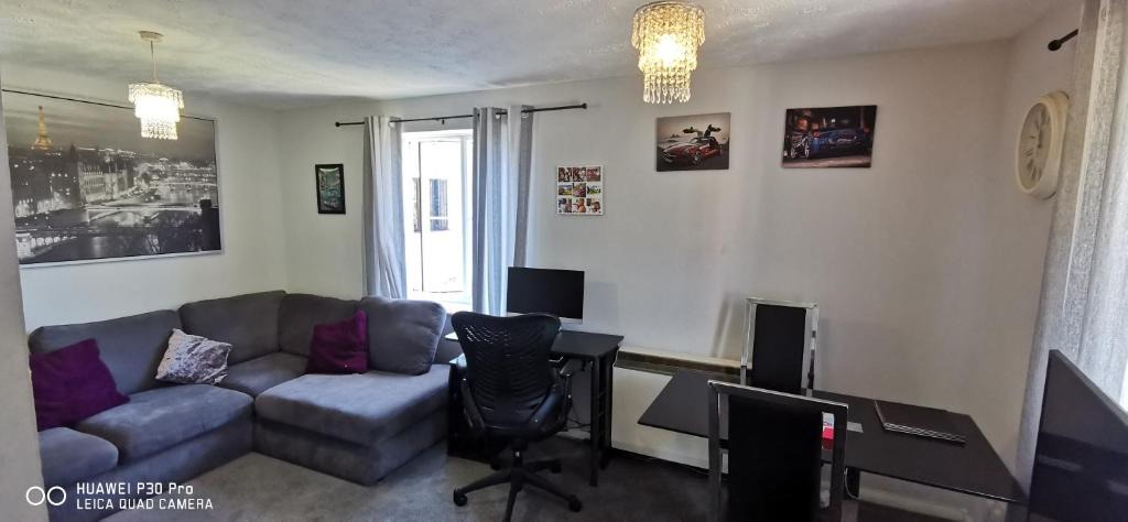 Alperton Apartment | Modern Top Floor 1 Bed Apartment Getaway Wembley