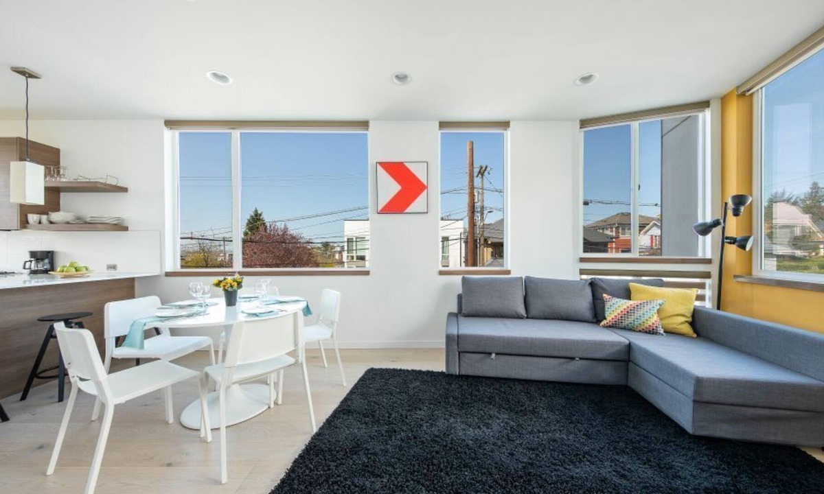 Squire Park House | Modern Townhome in Seattle’s Central District with Rooftop