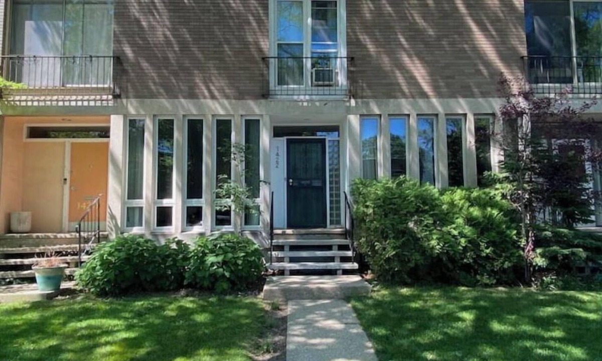 East Hyde Park House | Modern Townhome in the Heart of Hyde Park
