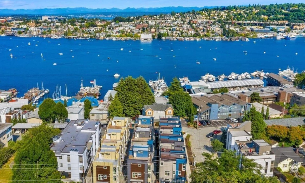 East Queen Anne House | Modern Townhome, Private Balcony, Waterfront Views