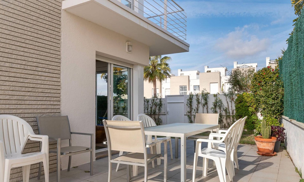 Creixell House | Modern townhouse in Creixell for 10 with WIFI and parking