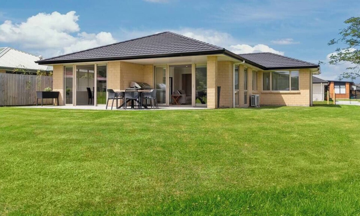 Te Aroha House | Modern Townhouse metres from Cycleway