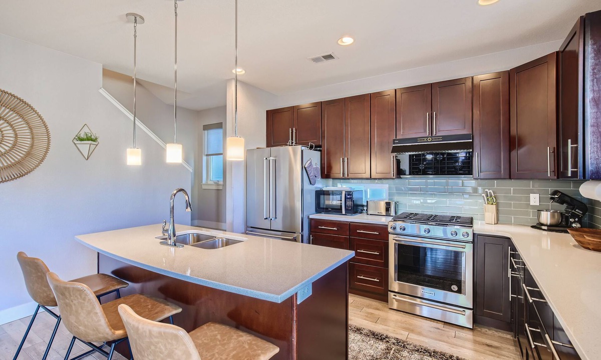 Jefferson Park House | Modern Townhouse - Walkable to Mile High Stadium - Rooftop Views with Firepit