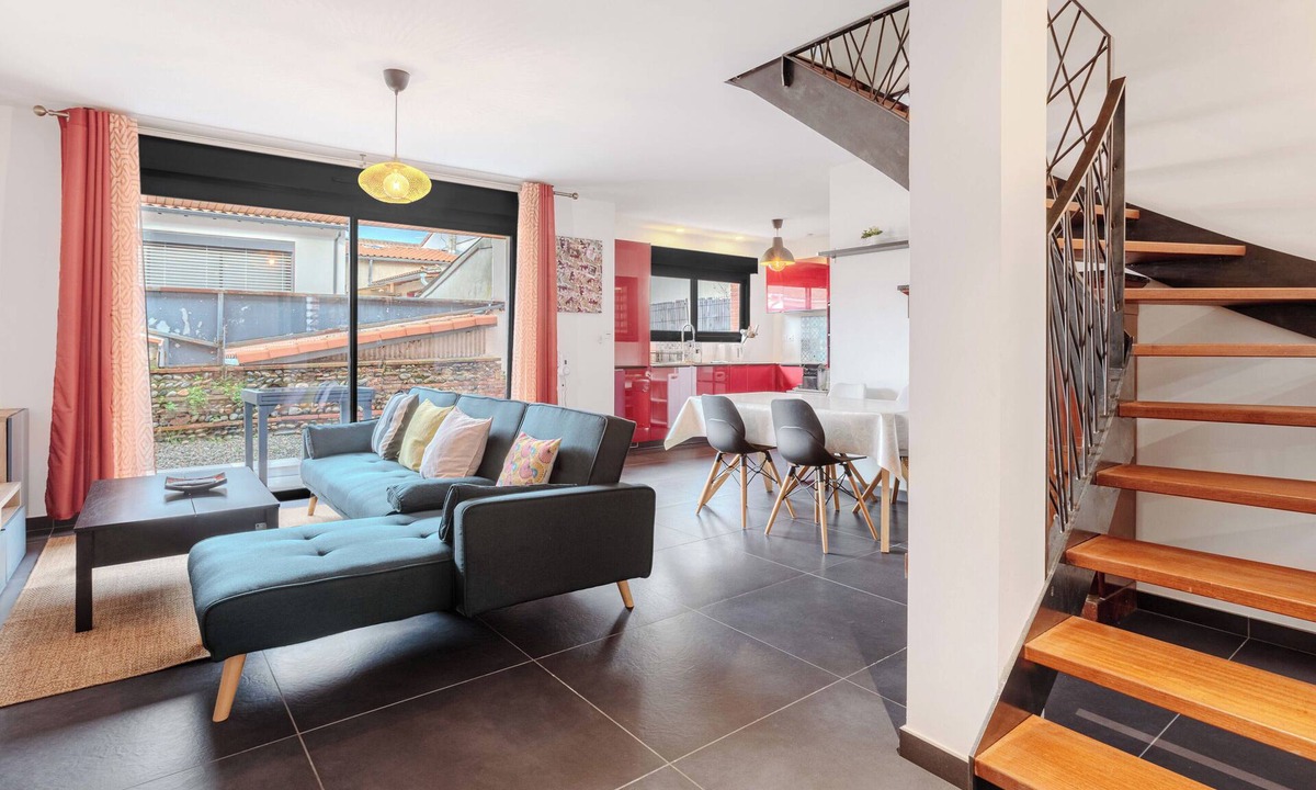 Cote Pavee House | Modern townhouse with parking