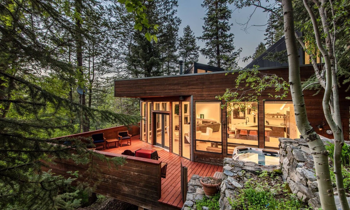 Sundance House | Modern Treehouse - Unique Contemporary Home Nestled in the Forest, Hot Tub, Fireplace, Game Room
