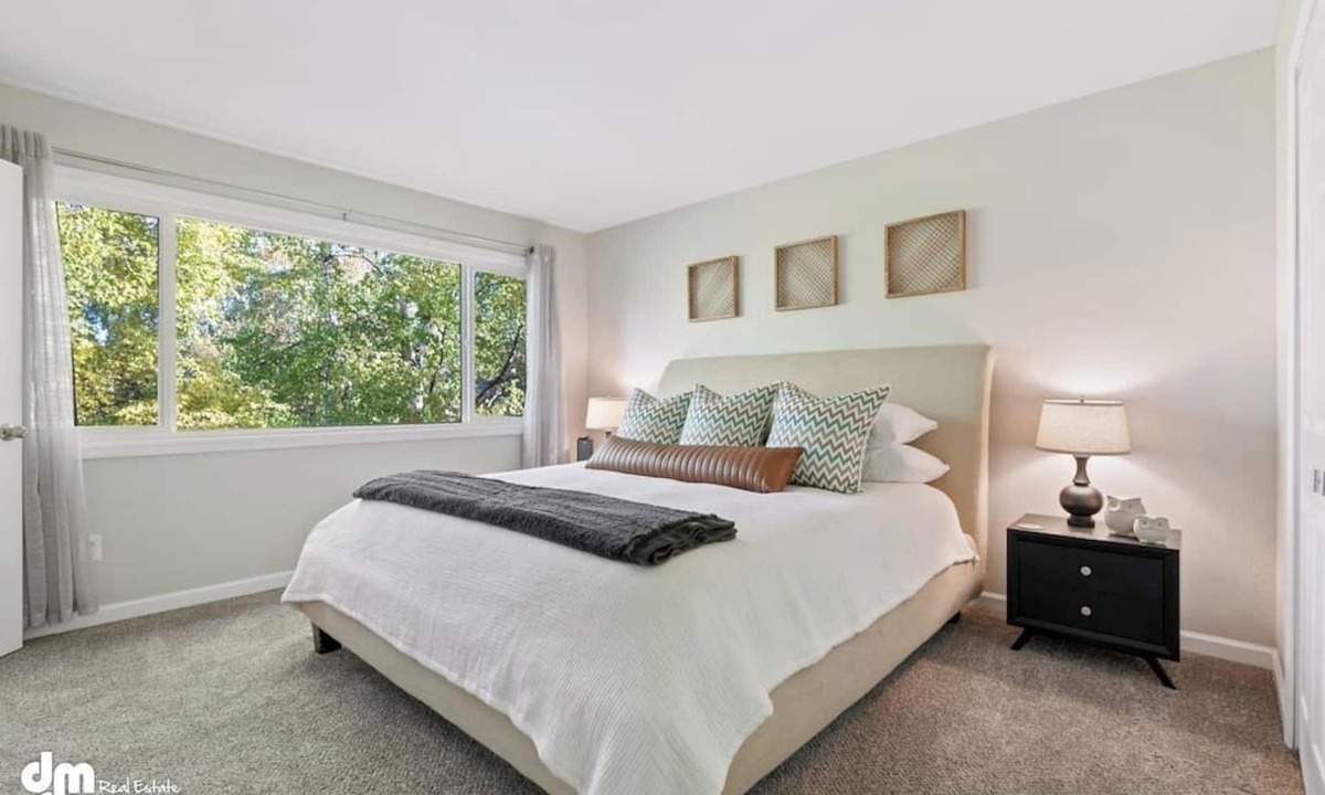 Turnagain House | Modern Turnagain Townhome