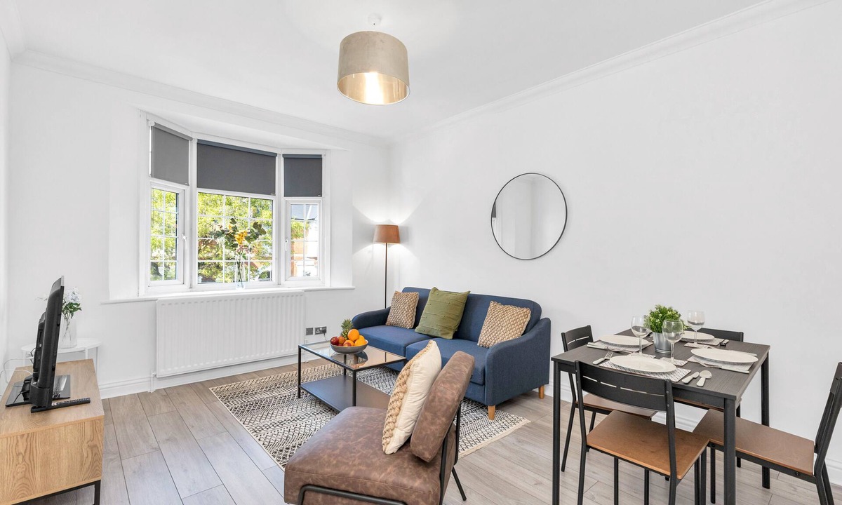 Church End Apartment | Modern Two-Bedroom Apartment with Free Parking!