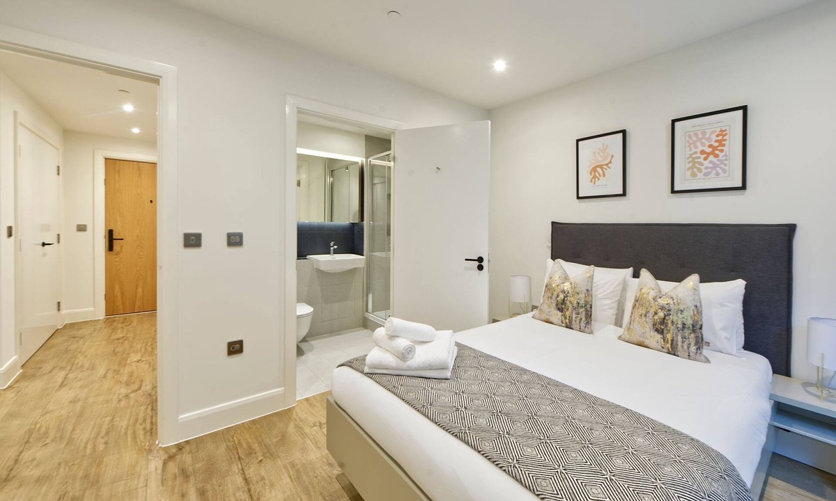 Whittington Apartment | Modern Two-Bedroom Haven in Colindale