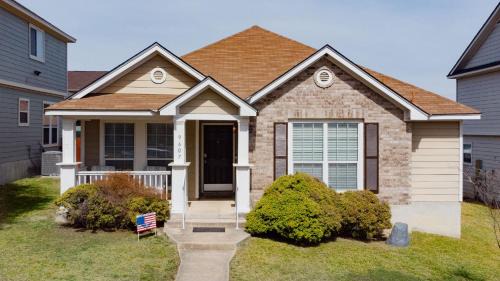 West San Antonio House | Modern Updates - Great Location - King Bed- BMT