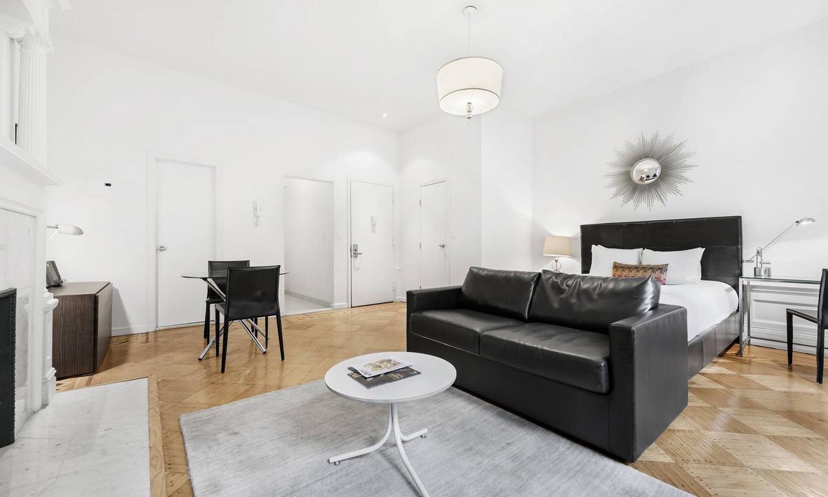 Upper West Side Apartment | Modern Upper West Side Studio near Central Park