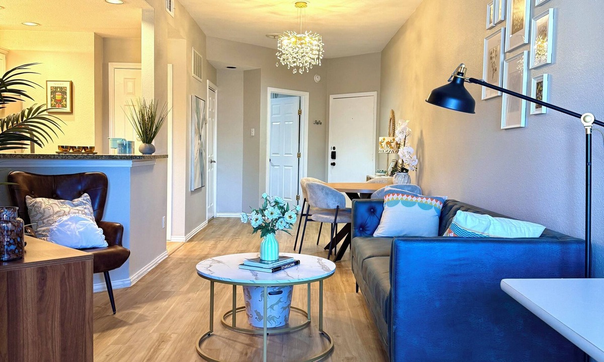 Oak Lawn Condo | Modern Uptown 2BR/2BTH Condo, Newly Renovated, Gated, Covered Parking