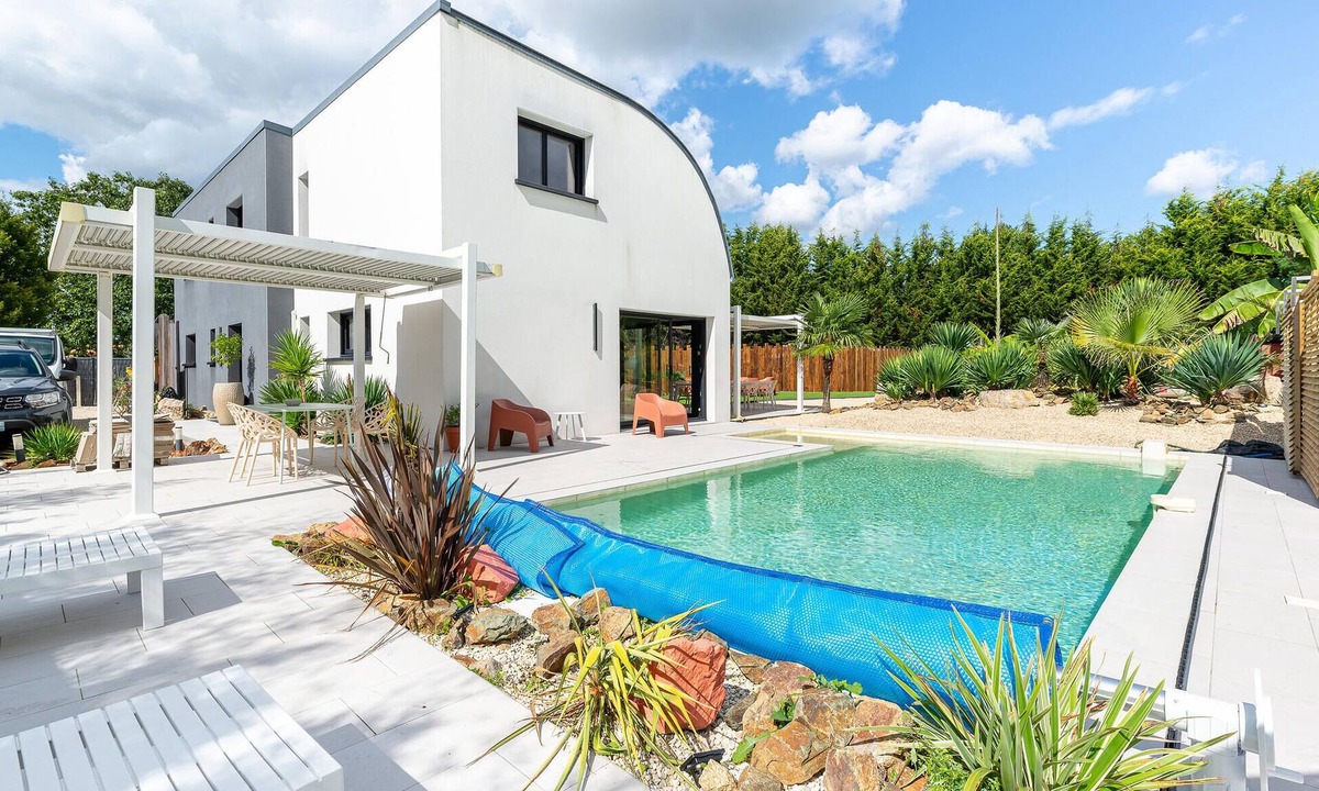 Saint-Aignan-Grandlieu House | Modern Villa with Private Pool