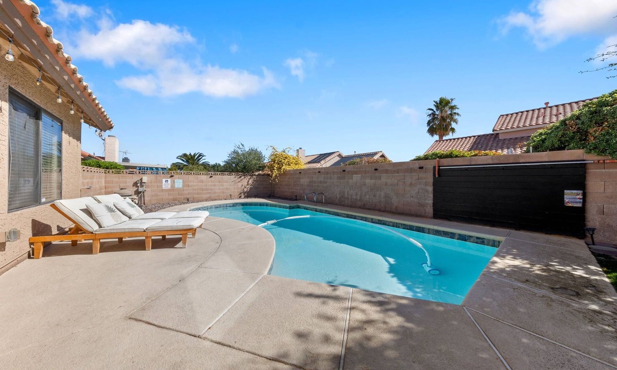 Paradise House | Modern Vegas Home- Prime Location, Full Amenities