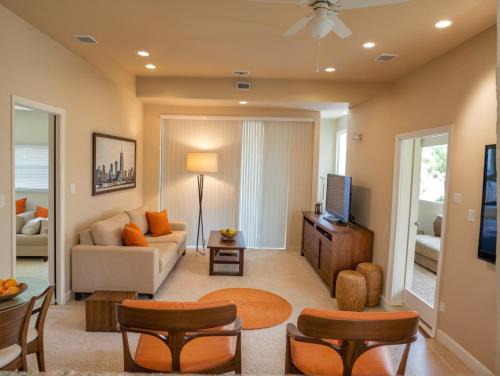 Del Rey Apartment | Modern Venice Beach Stay - Walk to Marina & Boardwalk
