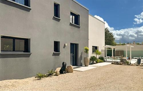 Saint-Aignan-Grandlieu House | Modern Villa With Private Pool