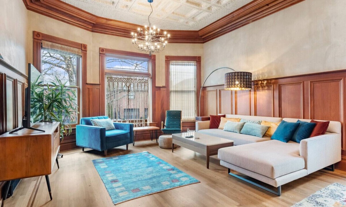 Belmont Apartment | Modern Victorian 3BD/2BA Retreat with Sauna & Piano