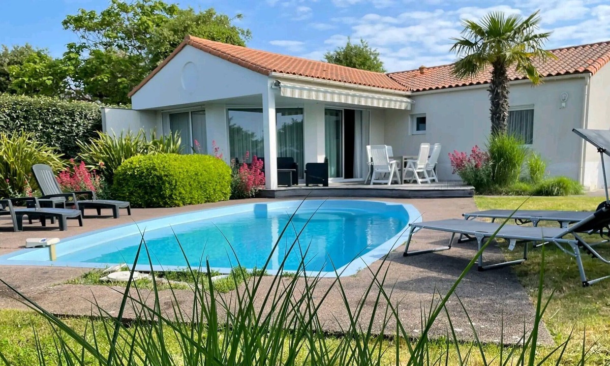 Chateau-d'Olonne Villa | Modern villa with private pool, at 900 m. from the sea
