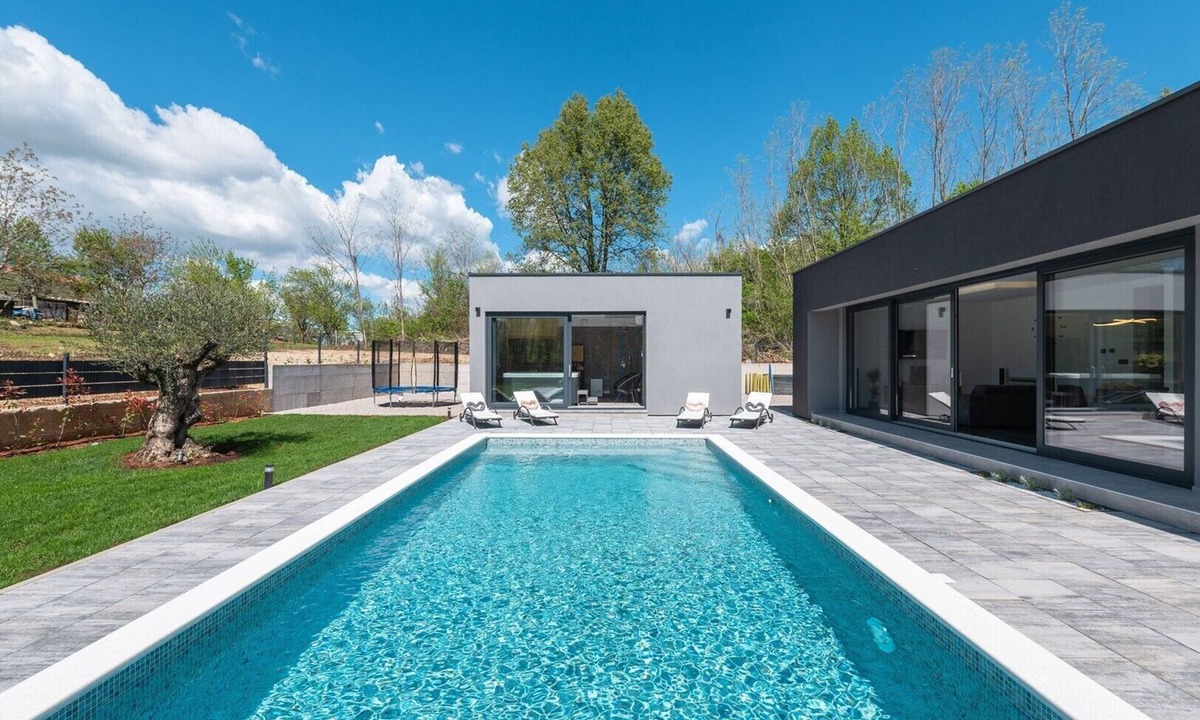 Sumber Villa | Modern Villa Alison Deluxe with private spa center and heated swimming pool