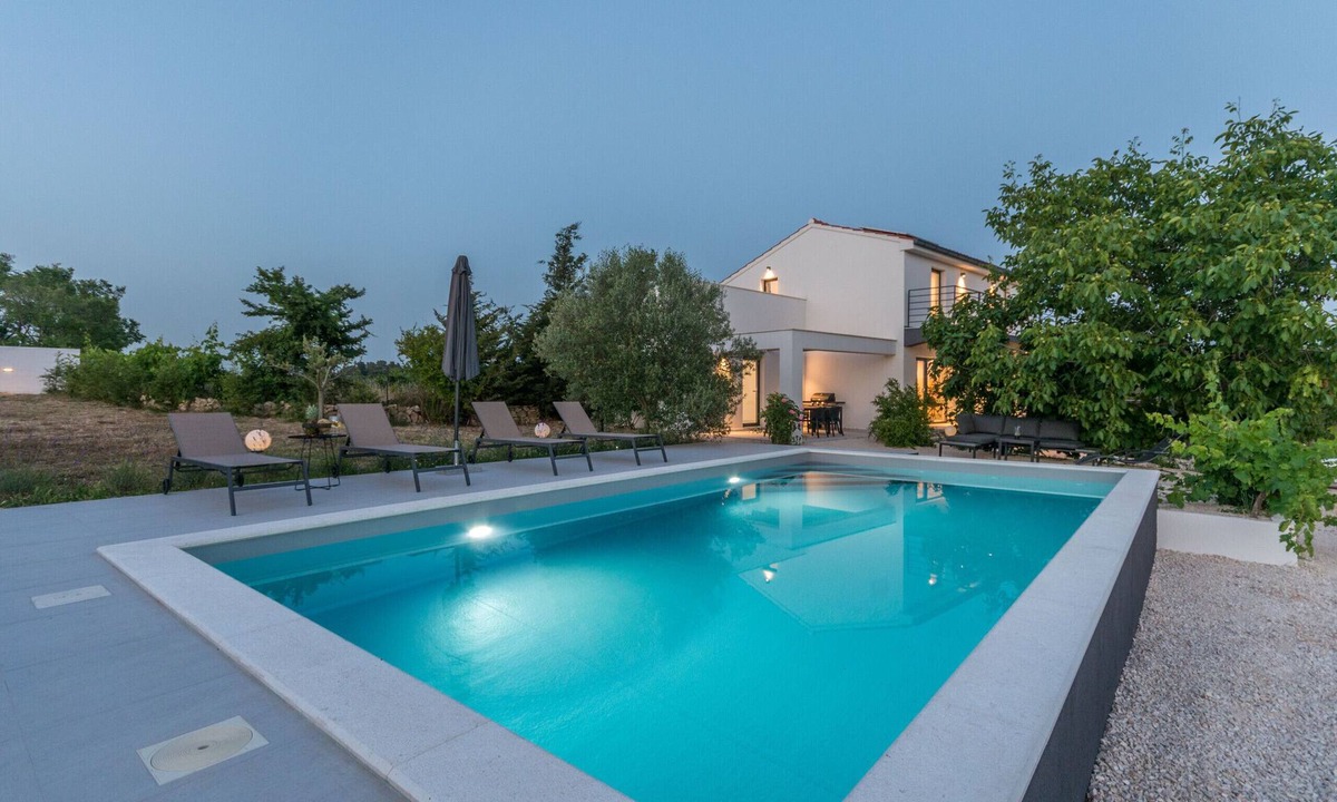 Zadar Villa | Modern villa BlackWood in Crno, secluded area, near Zadar center, near the beach, private pool, en suite bathrooms