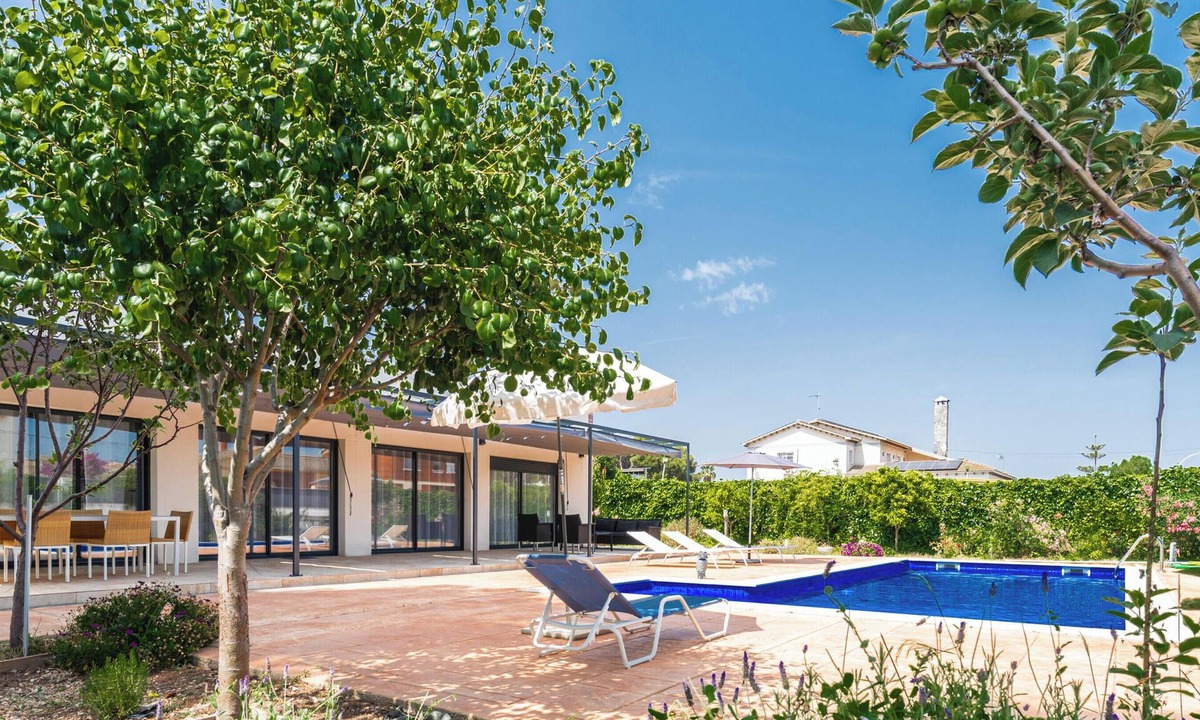 El Vendrell Ski Chalet | Modern villa Elvira