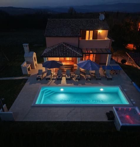 Martinski Villa | Modern Villa San Martino Heated Pool, Jacuzzi & Privacy