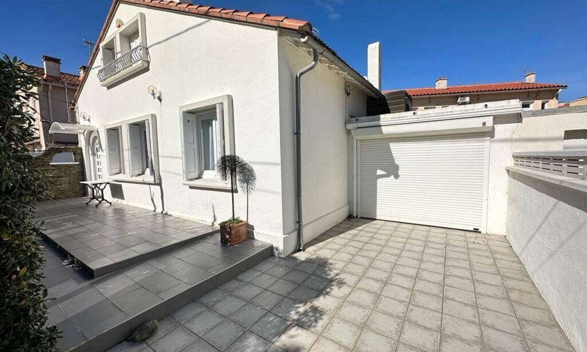 Le Grand Large House | Modern Villa w/AC, Terrace, Parking – Near Beach – Sleeps 6