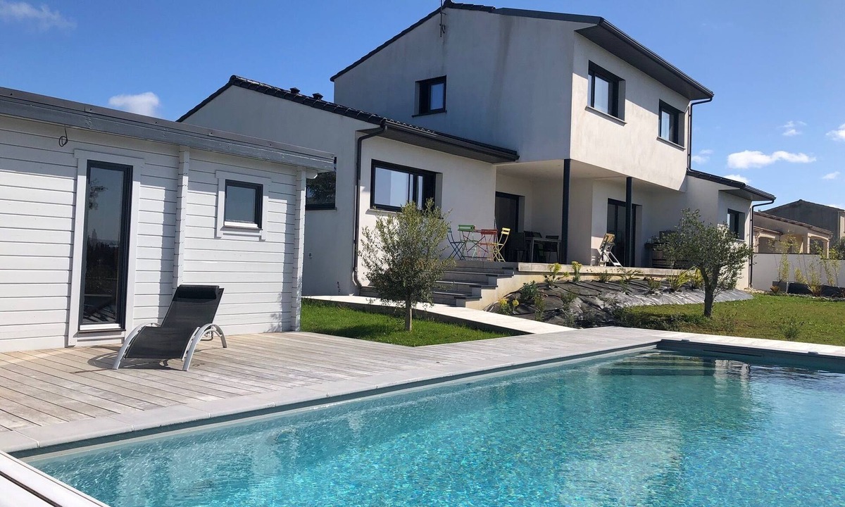 Moussoulens Villa | Modern villa with heated pool