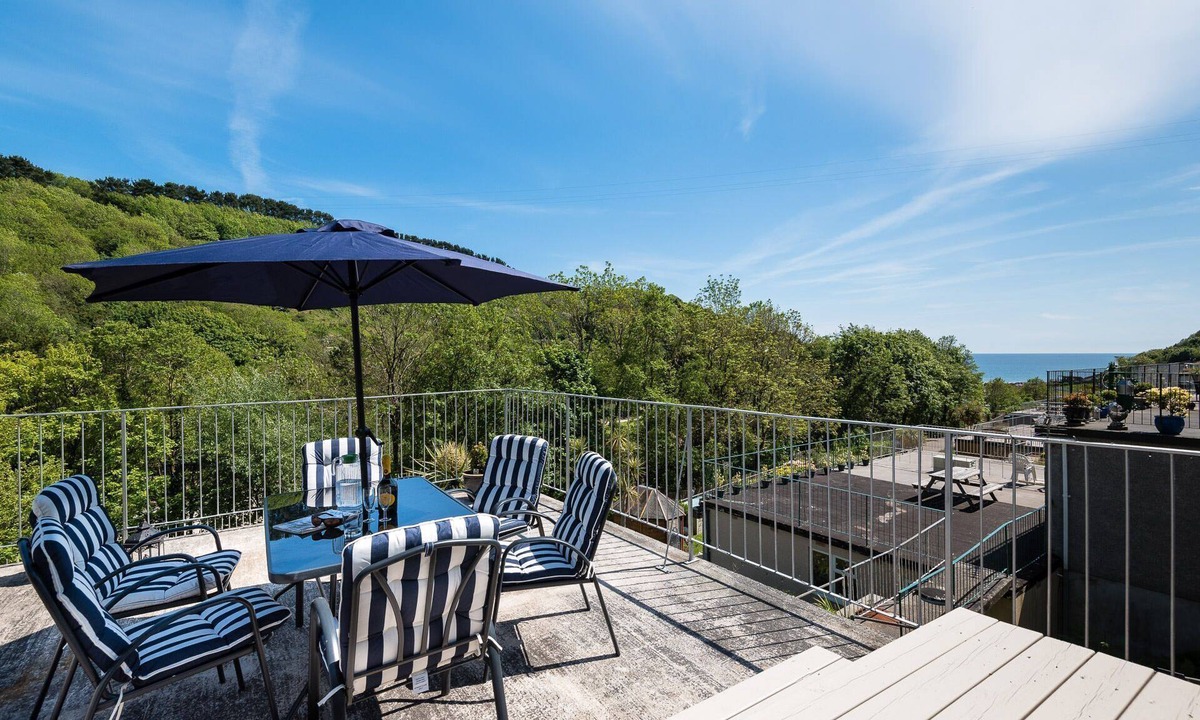 Millendreath House | Modern villa with lovely sea views.