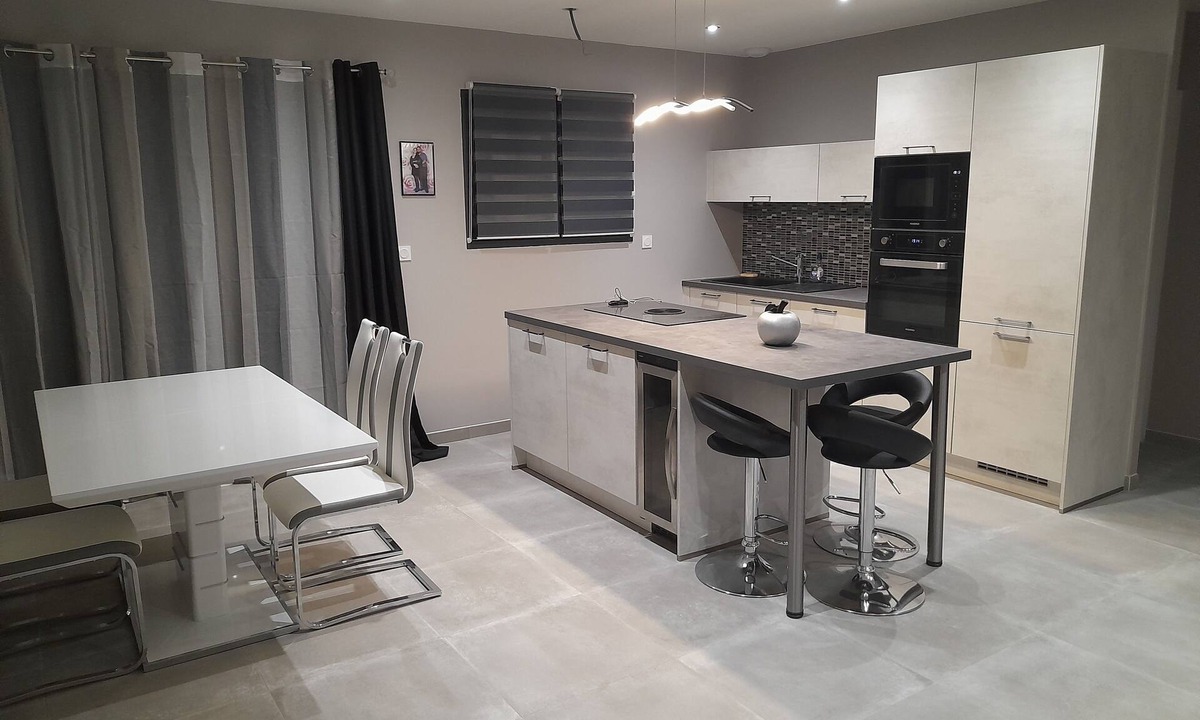 Maraussan Villa | Modern villa with pool and jacuzzi