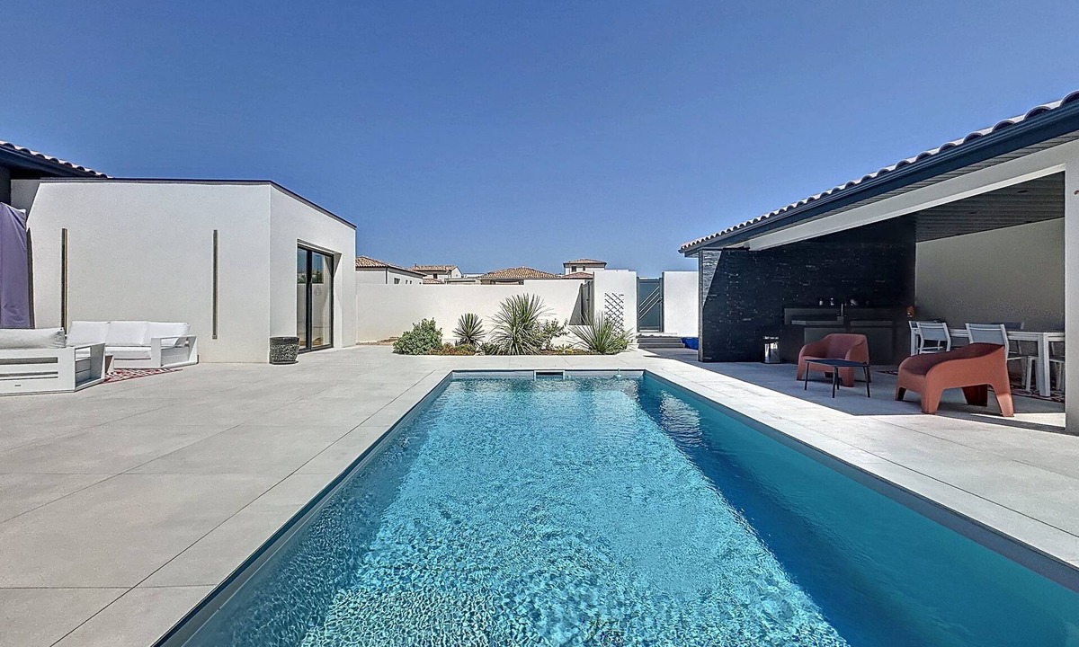 Les Amarats House | Modern villa with pool