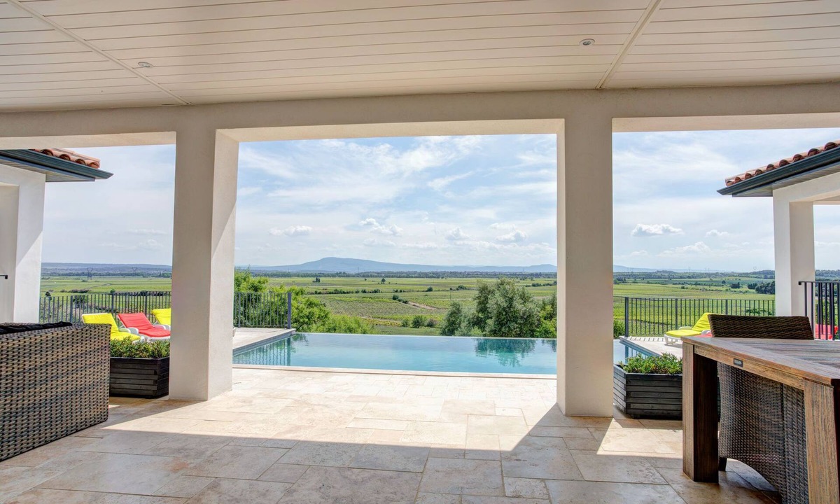 Azille Villa | Modern villa with private pool and jacuzzi