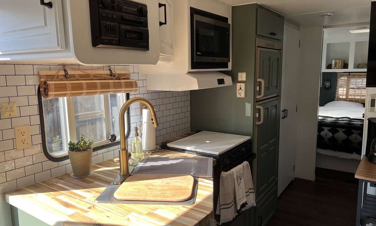 Southeast Eugene House | Modern Vintage Camper w/Peaceful Private Yard