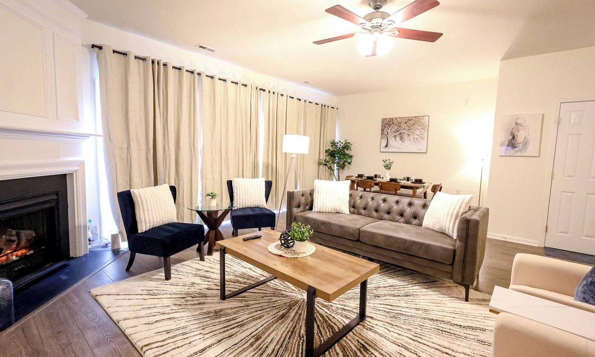 Breckenridge House | Modern Walnut House: Comfort King Bed PS4 Work Desk TVs RTP RDU