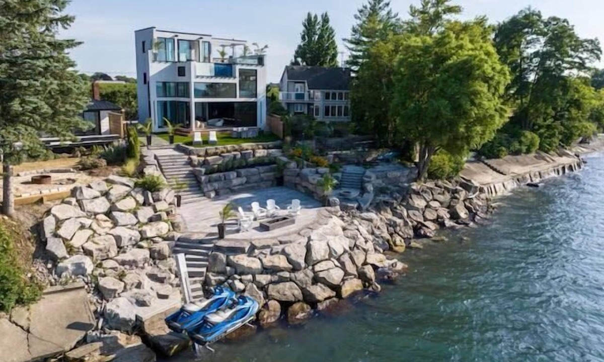 Virgil House | Modern Waterfront House - Custom Built!