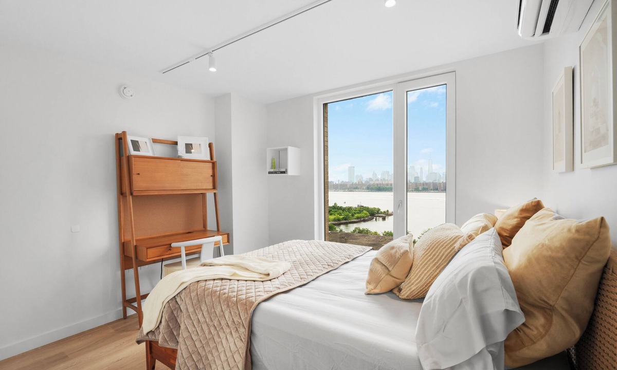 Greenpoint Apartment | Modern Waterfront Getaway- 2BR/2BA+Private Terrace