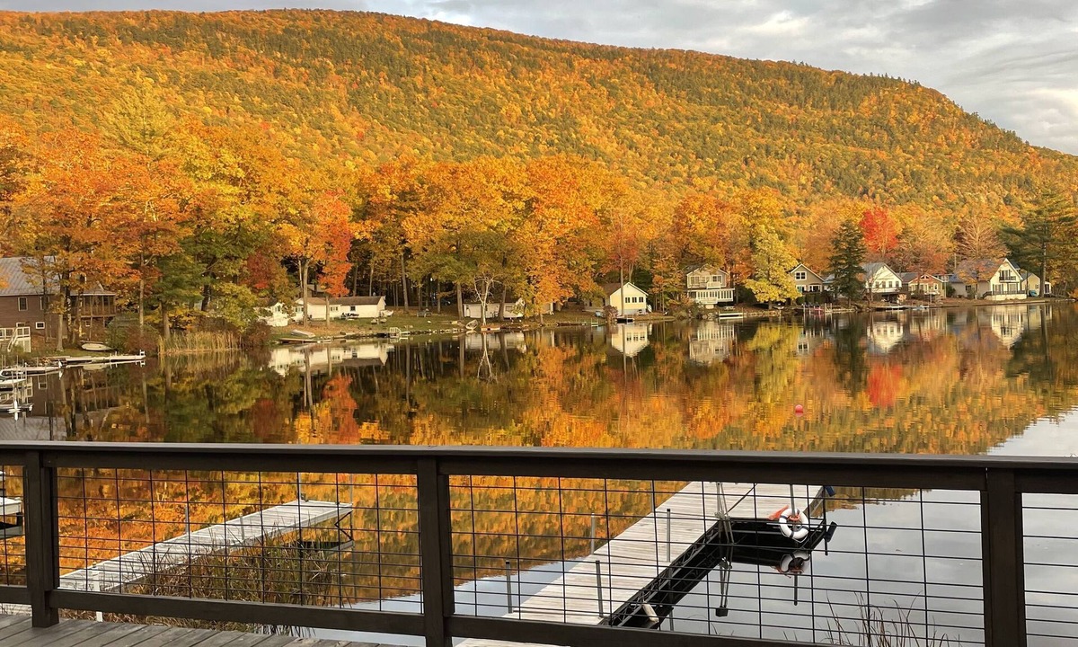Salisbury House | Modern Waterfront Lakehouse sleeps 8, Dock, Mountain Views & Close to Middlebury
