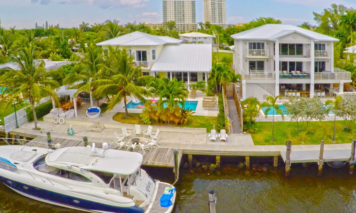 Northeast Miami House | Modern Waterfront Paradise with 9 beds and amenities perfect for long term stays