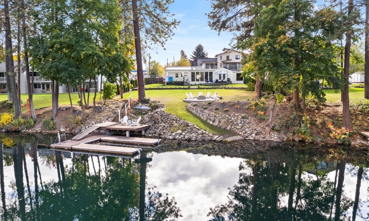 Millwood House | Modern WATERFRONT w/Private Dock+ Fire Pit+ BBQ+ King Bed
