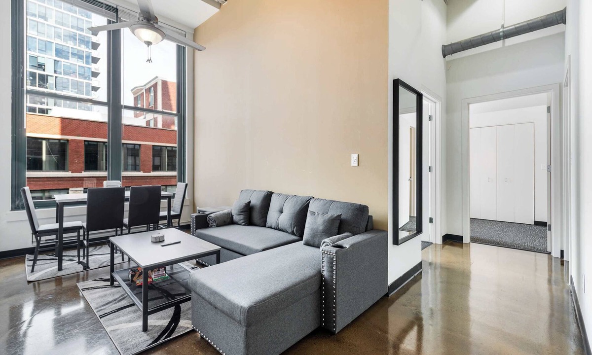 West Loop Apartment | Modern West Loop Gem-City Views & Prime Location 2