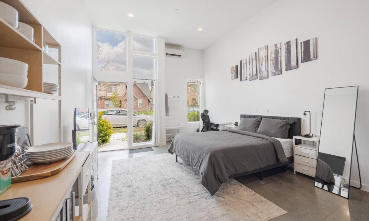 High Point Condo | Modern West Seattle Studio Near Parks & Beaches