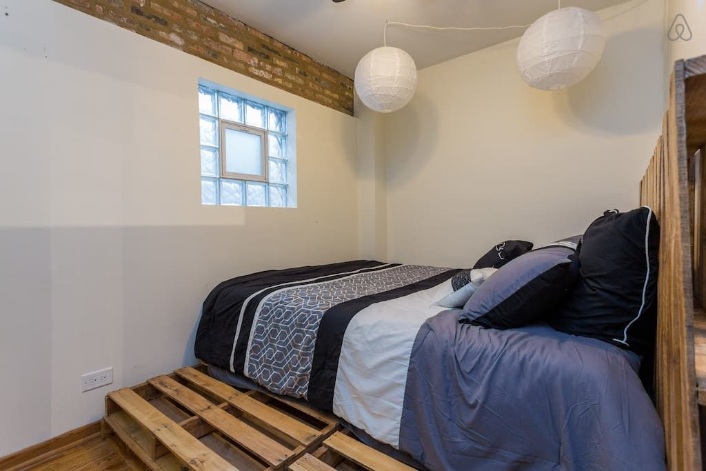 Wicker Park Apartment | Modern Wicker Park Studio