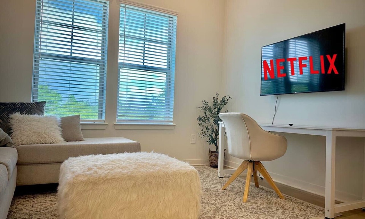 Sherman Apartment | Modern, WorkerFriendly, Washer, Pool, Gym, Wifi