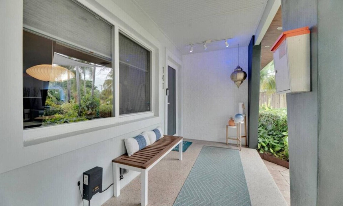 North Andrews Gardens House | Modern Zen Retreat near Fort Lauderdale Beach
