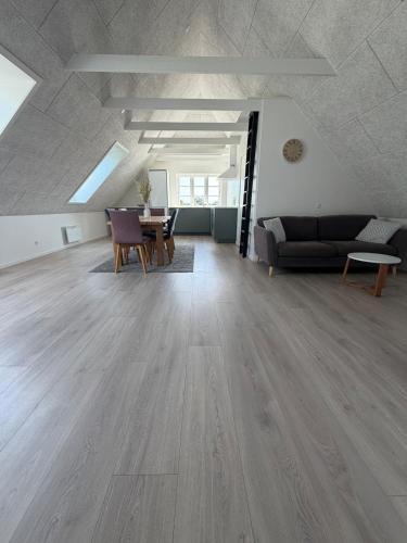 Vejle Apartment | Moderne lejlighed med egen indgang nær Vejle